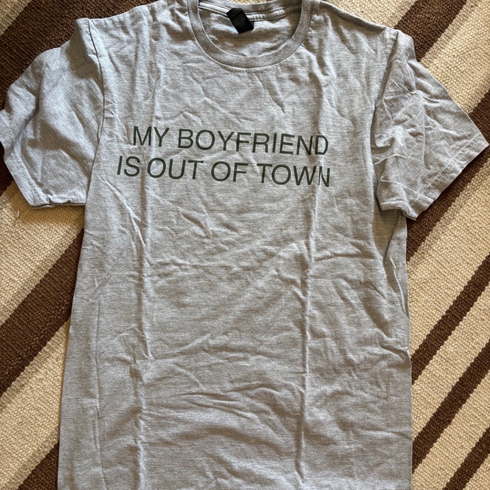 VTG 90's Style My Boyfriend is Out of Town Tee Grey Small - Picture 2 of 3